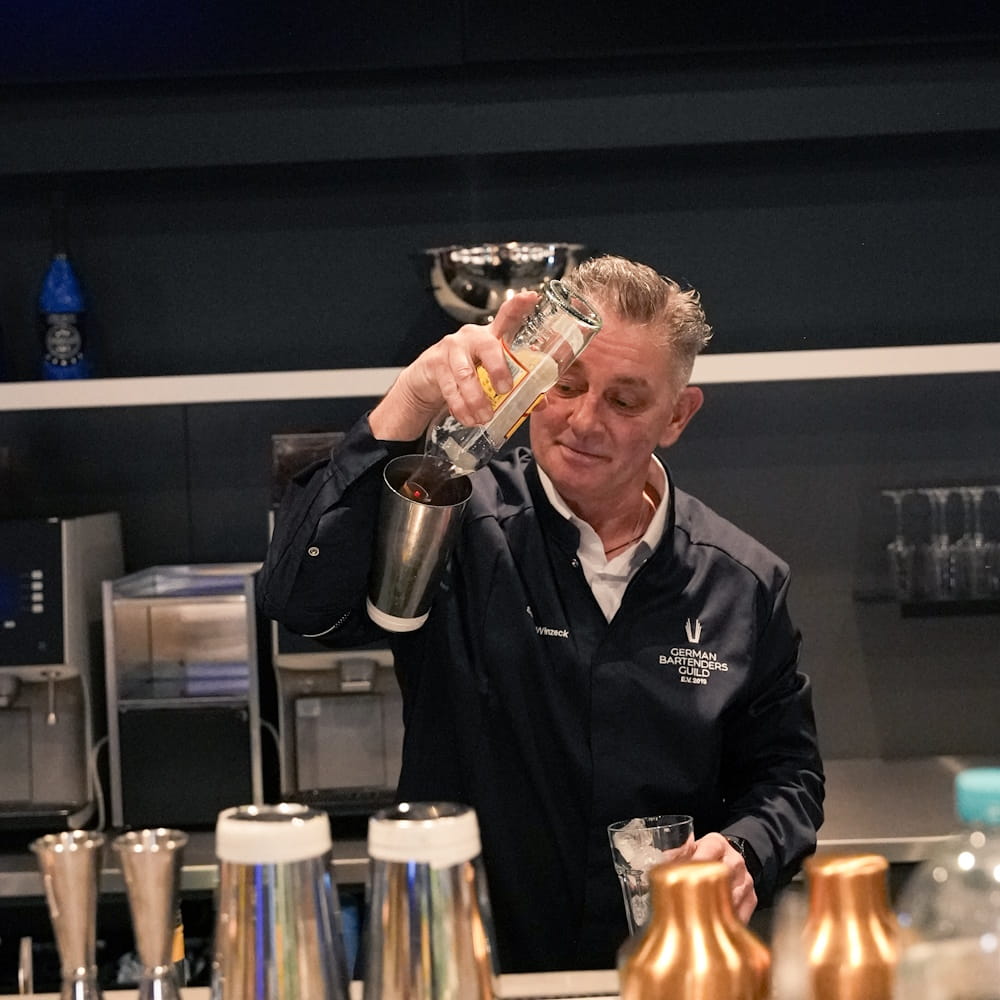 360° LAECKER Cocktail & Steak Experience – Live-Workshop mit Feuer, Shaker & Premium-Steak