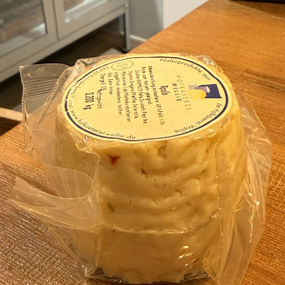 Apollo Mini Käse 190g Hofkäserei Wellie Apollo mit griechischen Kräutern - mini Käse mit essbarer Naturrinde ca. 190g